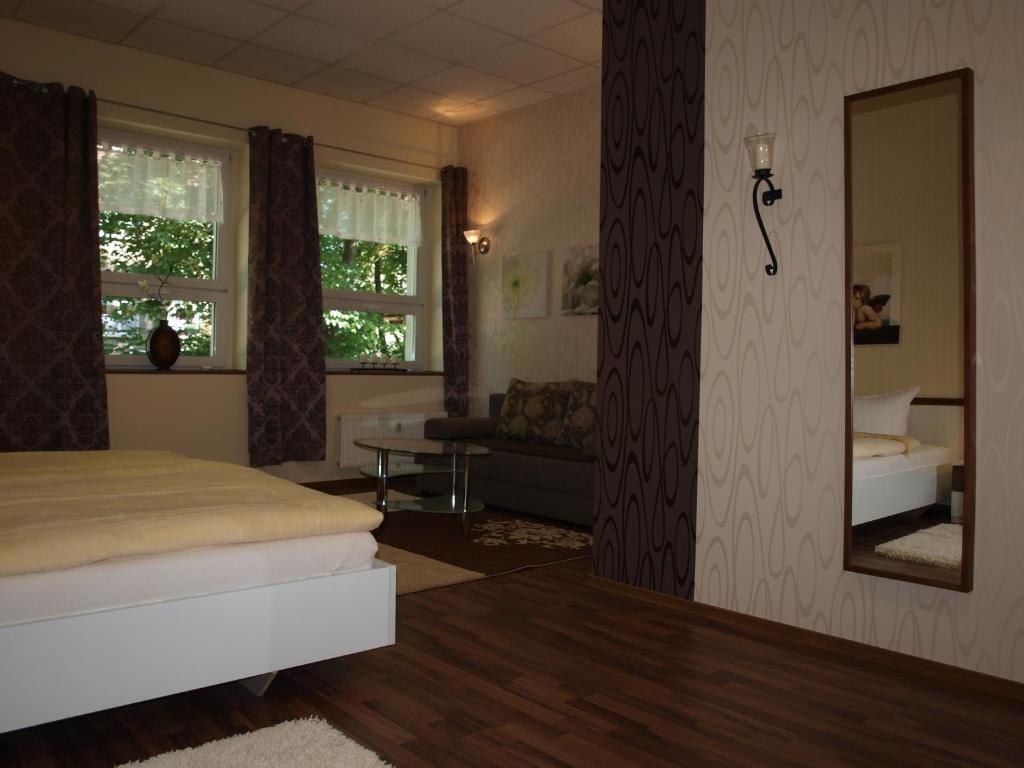 Hotel Am Schuetzenberg Gotha Room photo