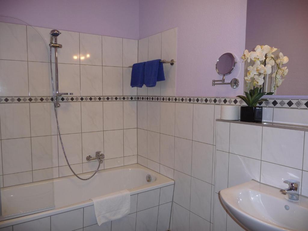 Hotel Am Schuetzenberg Gotha Room photo