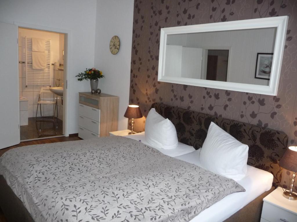 Hotel Am Schuetzenberg Gotha Room photo